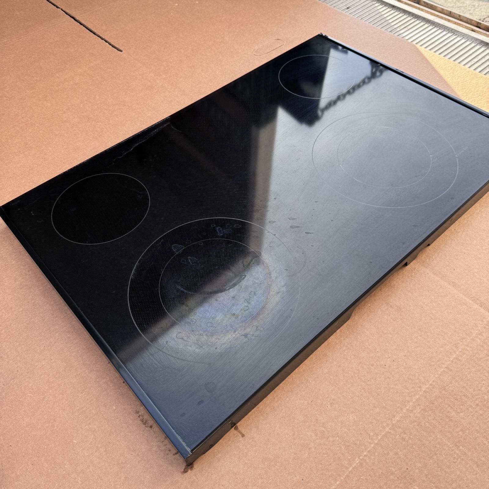 GE Range Main Top (Black) WB62X45231 GE Range Main Top (Black) WB62X45231